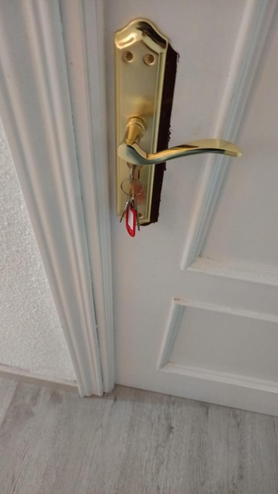 Habitaciones En Apartamento Compartido De Pozuelo de Alarcón Eksteriør billede